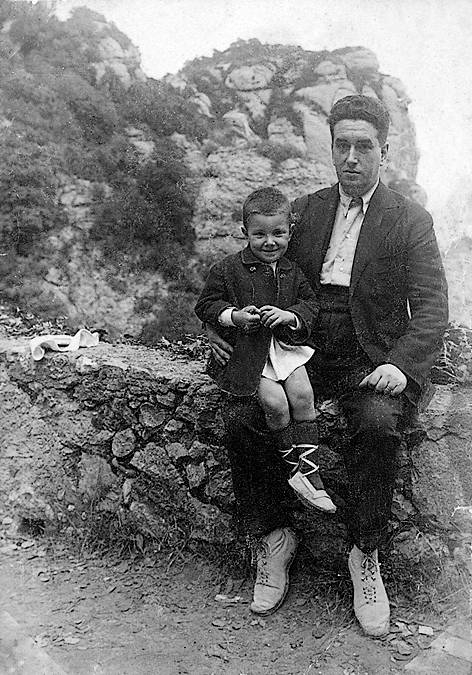 Joan Brossa amb al pare. Autor desconegut.