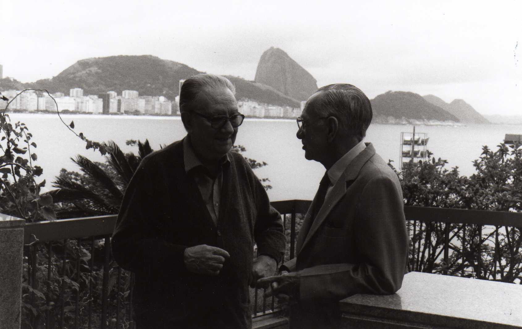 Joan Brossa i João Cabral de Melo a Rio de Janeiro l’any 1993. Fotògraf: Jaume Josa