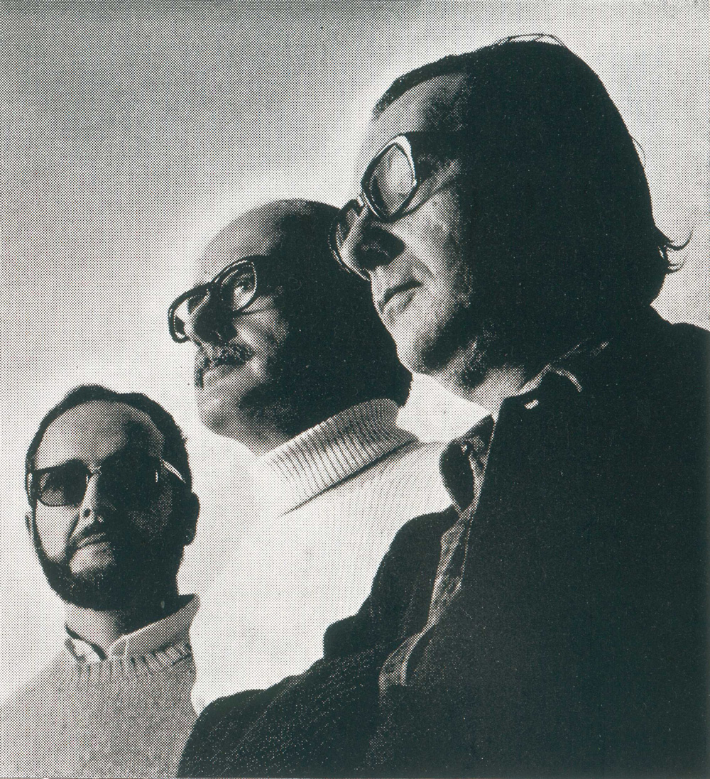 Josep Iglésias del Marquet, Guillem Viladot i Joan Brossa a la Petite Galerie de Lleida, 1971. Fotògraf: Josep Maria Puig de la Bellacasa